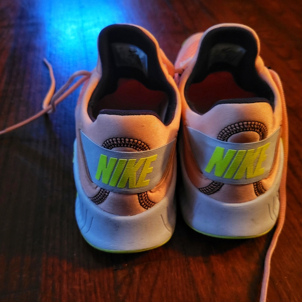 Womens Nike size 9